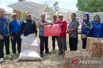 Dinsos Bangka salurkan bantuan korban bencana alam angin puting beliung