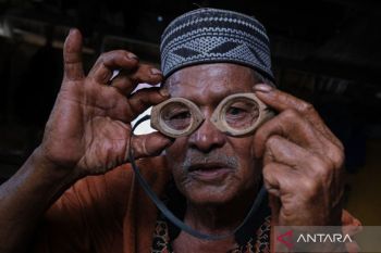 Kaca mata penyelam tradisional khas Bajo Wakatobi