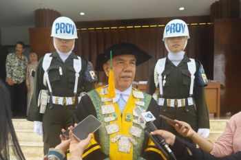 Unand kukuhkan tujuh guru besar dari dua fakultas berbeda