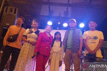 Upiak Isil perkenalkan artis baru Sumbar, Pica ''Cahaya''