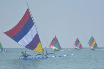 Lomba balap perahu layar di Situbondo
