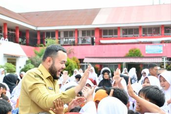 Tinjau SD, Wako Fadly Amran tegaskan komitmen siapkan sarana prasarana pendidikan