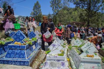 Perayaan Yadnya Karo Suku Tengger