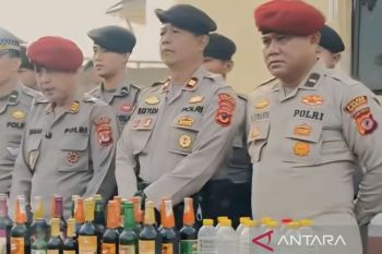 Polres Cianjur menyita 681 botol miras dan 178 knalpot bising