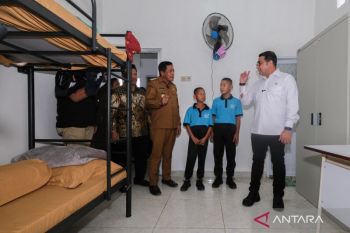 Menteri Ekraf kunjungi sekolah rakyat Kendari