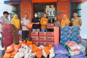 BPBD Sulsel serahkan bantuan logistik kepada BPBD Sidrap