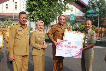 Enam OPD Pemkot Tegal terima penghargaan