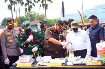 Bersama Forkopimda, Kejari Padang Panjang musnahkan barang bukti