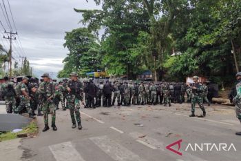 Polisi tangkap 10 terduga pelaku aksi anarkis di Kota Sorong