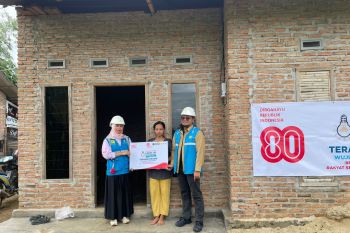 600 keluarga prasejahtera di Lampung dapat sambungan listrik gratis