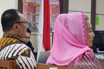 Hakim urung  cabut hak politik Mbak Ita dan suaminya karena alasan usia