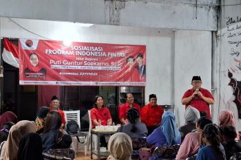 PDIP Surabaya salurkan PIP dukung anak keluarga miskin tetap sekolah
