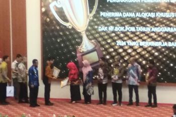 Sejumlah daerah di Sulsel terima penghargaan dari BPOM