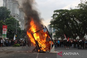 Aksi unjuk rasa ricuh di Medan, Pos Polisi dibakar