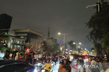 Massa kembali unjuk rasa di persimpangan Jalan Otista Raya Jaktim