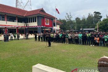 Polisi  dan pendemo di Solo shalat gaib untuk Affan