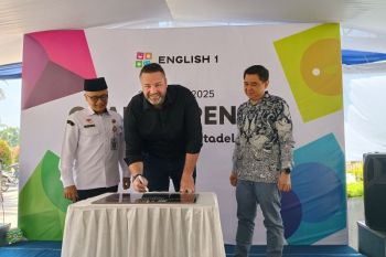 English 1 Semarang Citadel Square resmi dibuka