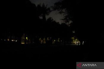 Jalan Mako Brimob Kwitang gelap, aksi massa berlanjut hingga Sabtu malam