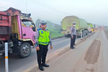 Satlantas Polres Kotim kawal lalu lintas di area Jembatan Sei Lenggana