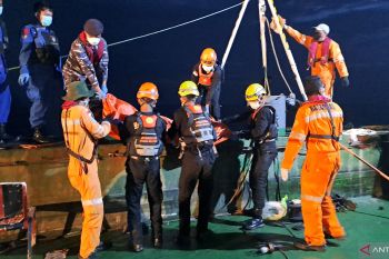 Tim SAR Babel evakuasi tiga ABK meninggal dunia akibat gas beracun