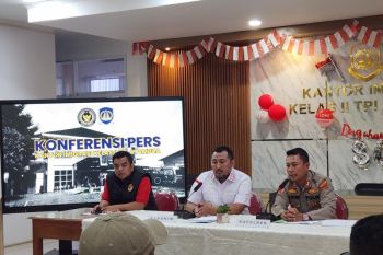Imigrasi dan Polisi menangkap 8 WNA Uzbekistan di perbatasan RI-RDTL