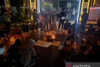 Kapolresta Kupang Kota temui pengunjuk rasa di gerbang Polda NTT