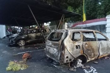 Mobil operasional jurnalis di Jambi turut dibakar massa