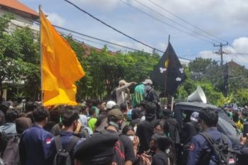 Pengamat dorong demo kedepankan budaya lokal jaga pariwisata Bali