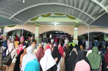 Ratusan orang ikuti doa bersama untuk Indonesia di Masjid Kauman Semarang