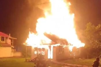 Kebakaran di Kapuas hanguskan rumah dan kendaraan