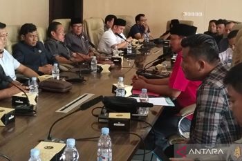 Elemen masyarakat datangi Kantor DPRD Mukomuko