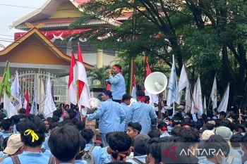 Ribuan mahasiswa soroti penahanan Khariq Anhar hingga hapus tunjangan DPR