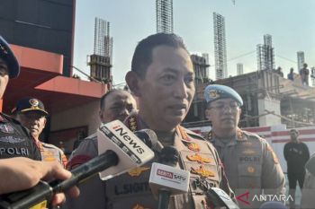 Kapolri sebut ikuti bukti saat ditanya demo anarkis andilnya Riza Chalid