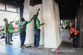 Aksi gotong royong jaga Jakarta, Halte Senen Sentral dicat ulang