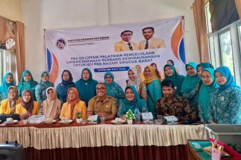 Dosen FEB UNP latih Ibu PKK Nagari Sikucua Barat pengelolaan limbah makanan
