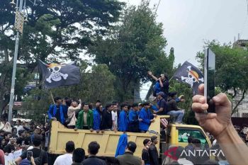 Massa aksi mulai padati depan DPRA di Banda Aceh