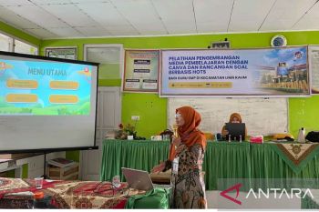 Tim UNP beri pelatihan pengembangan media pembelajaran dengan Canva untuk guru di Kecamatan Lima Kaum