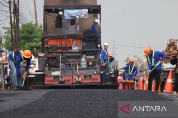 Pemkab Bekasi uji coba perbaikan jalan manfaatkan aspal dicampur bahan limbah plastik