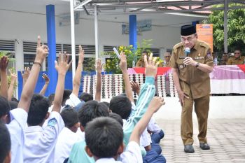 Siswa SMPN 40 Padang suka cita di hari pertama pembagian MBG