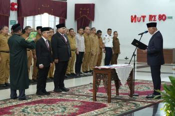 Lantik Pejabat Eselon II, Gubernur Mahyeldi Tekankan Integritas dan Profesionalisme