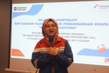 Kampoeng Kepiting Kutawaru dapat pelatihan hospitality dari Kilang Cilacap