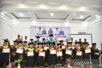 Sekolah Lansia di Sawahlunto menyiapkan lansia tangguh dan mandiri