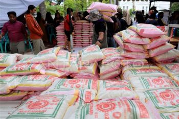 FOTO - Pasar murah stabilisasi pasokan dan harga pangan di Mamuju