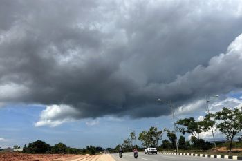 BMKG prakirakan cuaca berawan dan hujan beragam intensitas pada Sabtu