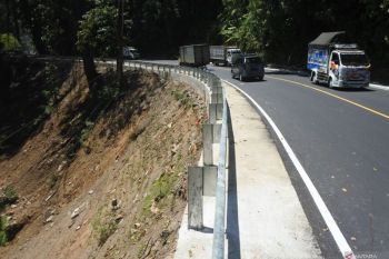 Pembukaan jalan nasional Gunung Gumitir Jember