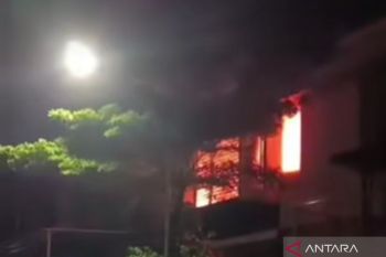 Lima APAR tak mempan padamkan  api, dua orang tewas terbakar di rumah mewah di Kalideres