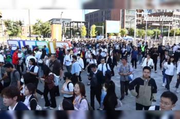 AI memberdayakan rantai pasok dan layanan bisnis, mendorong perdagangan jasa global