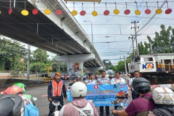 KAI Daop 6 imbau masyarakat disiplin saat berkendara di perlintasan sebidang