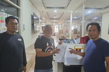 Warga kembalikan 32 jenis barang milik Ahmad Sahroni yang dijarah beberapa waktu lalu