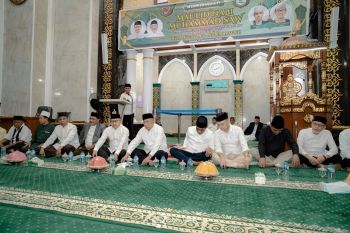 Banggai serahkan bantuan Rp2 miliar untuk renovasi Masjid Agung